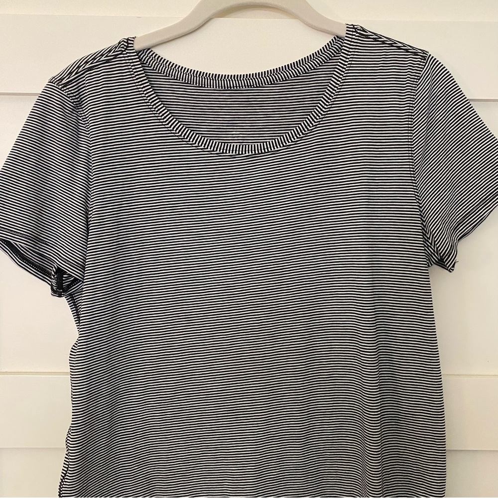 Lululemon soft tshirt - Picture 4 of 4